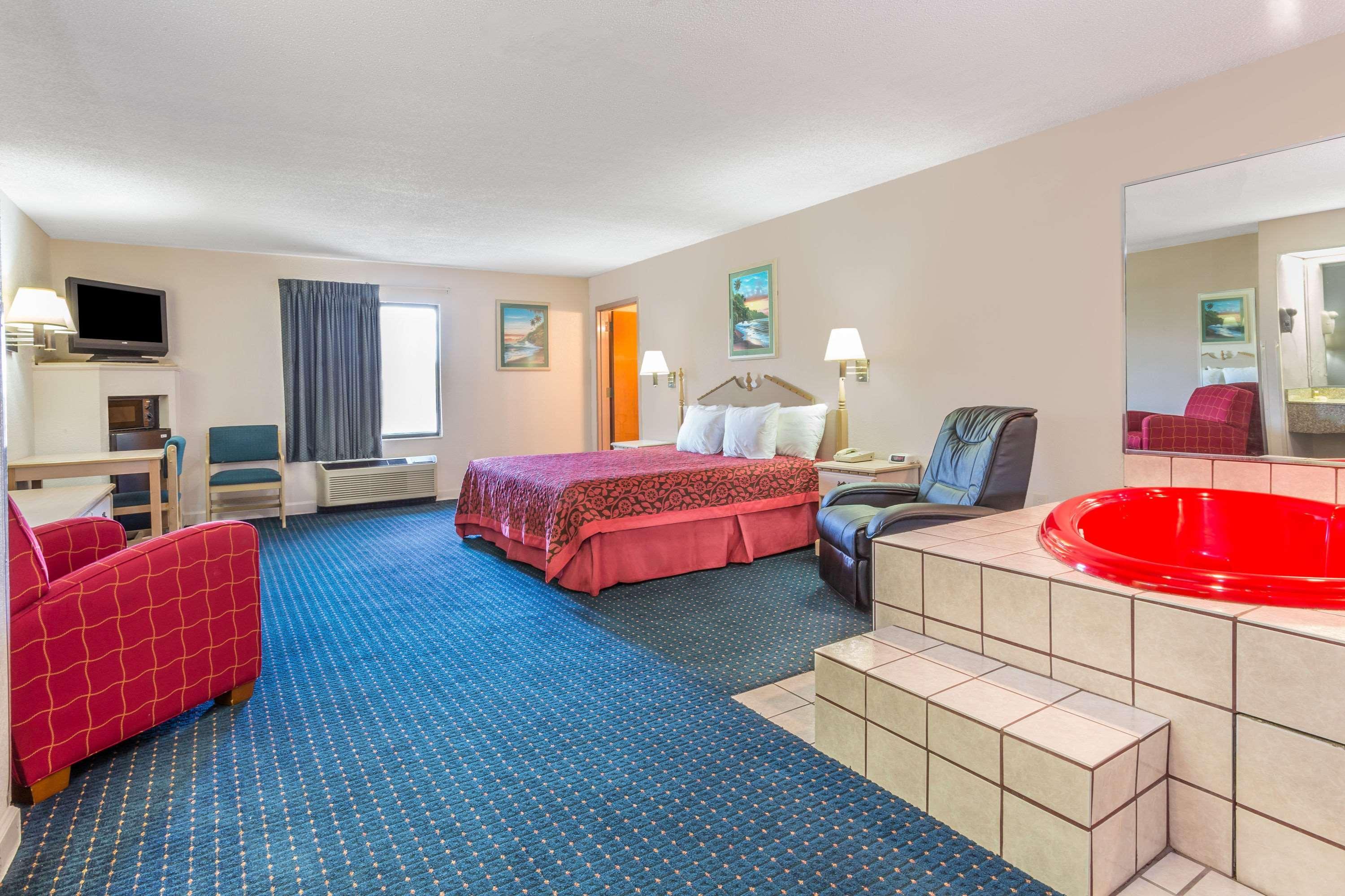 Days Inn By Wyndham Panama City/Callaway Exteriér fotografie